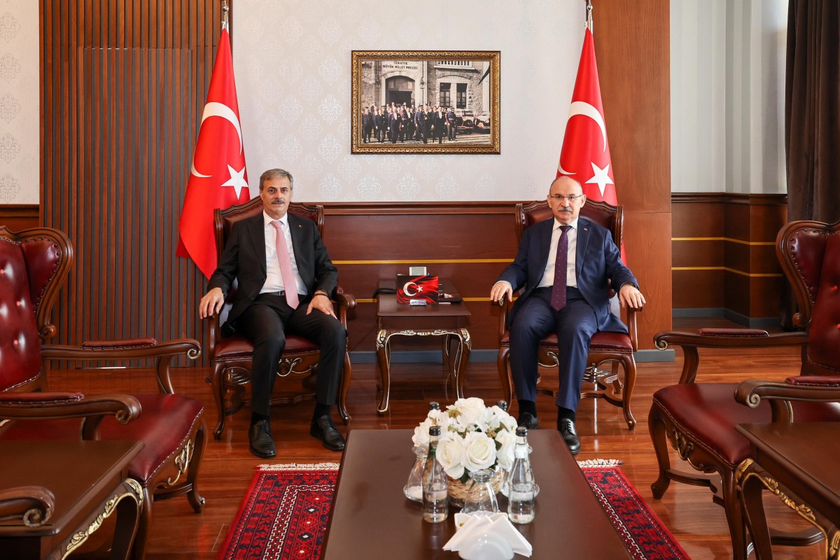Sakarya Büyükşehir Belediye Başkanı Alemdar, ilk ziyaretini Vali Karadeniz'e yaptı