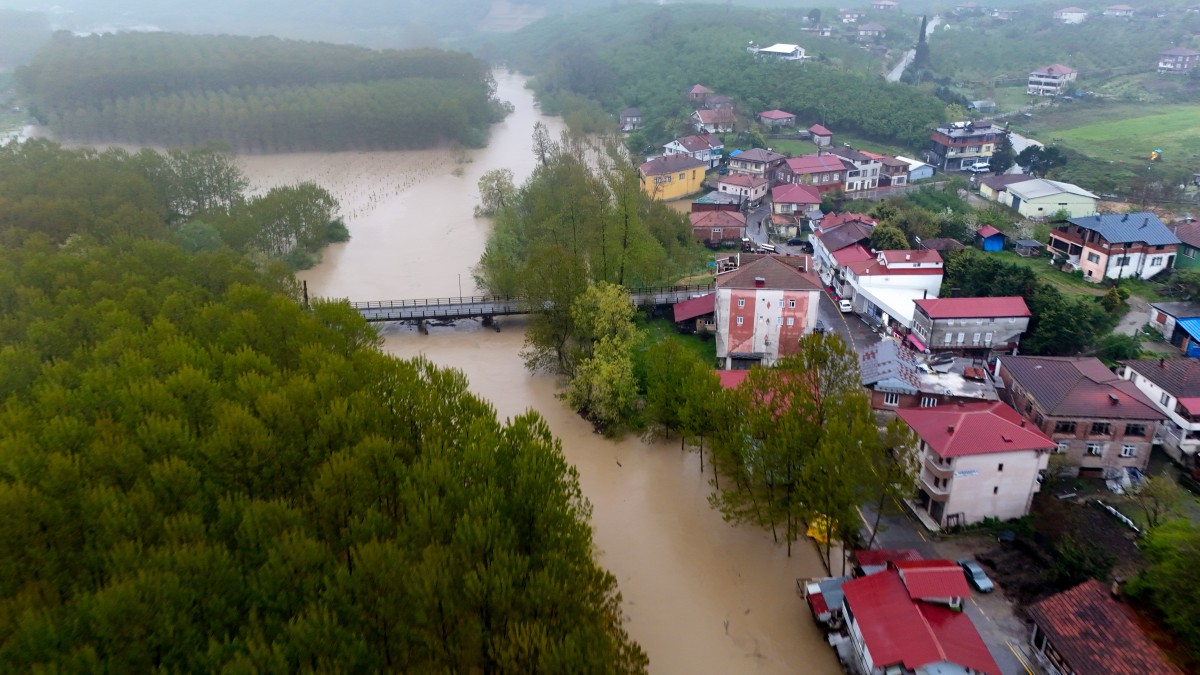 Sakarya'da yerleşim ve tarım alanlarını su bastı