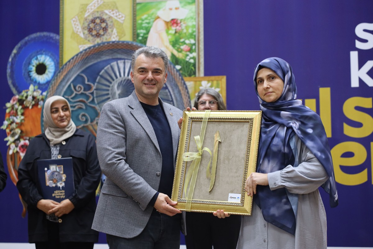 Karasu SAMEK’te üreten eller yıl sonu sergisinde buluştu