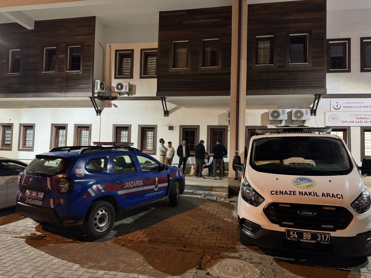 Sakarya'da traktörle tarım aleti arasında sıkışan kişi hayatını kaybetti