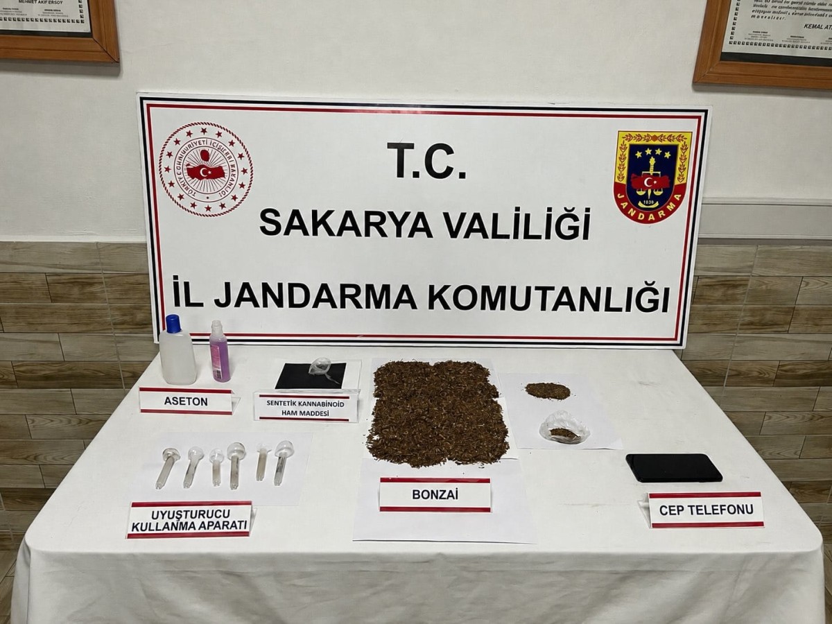 Sakarya'da uyuşturucu operasyonunda 3 zanlı tutuklandı