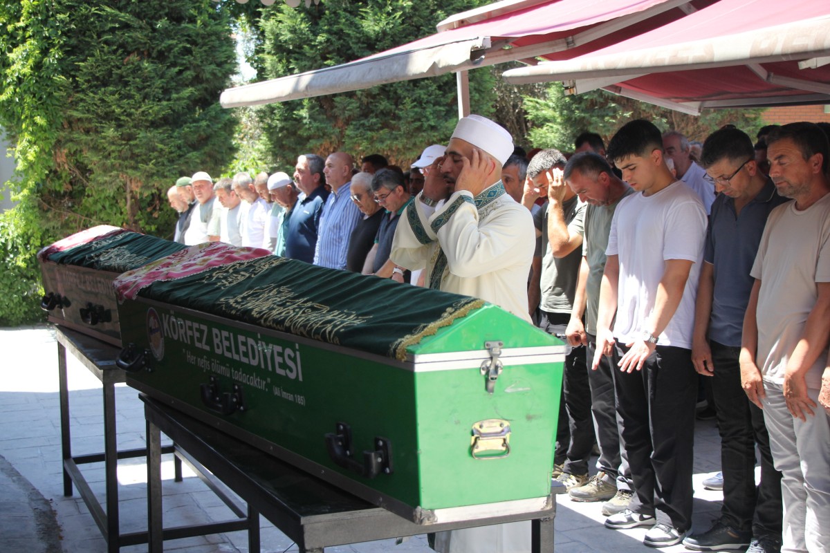 Sakarya'daki kazada ölen anne ve kızının cenazesi Kocaeli'de defnedildi