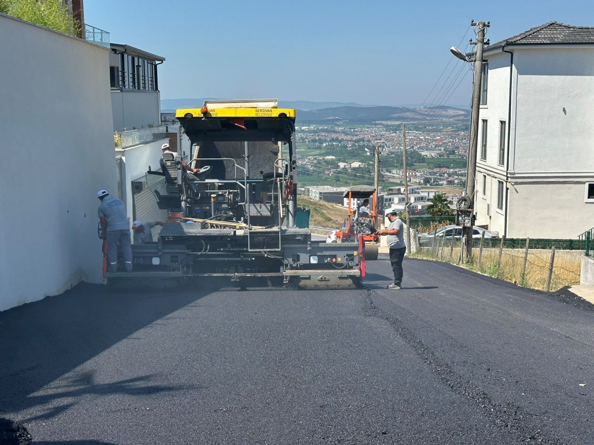 Serdivan’da Üstyapı Çalışmaları Kararlılıkla Sürüyor