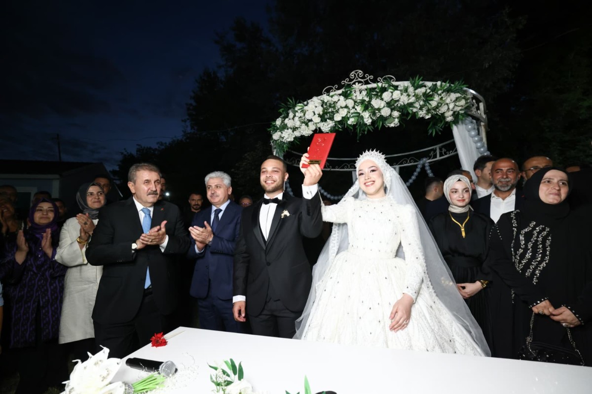 BBP Genel Başkanı Destici, Sakarya'da nikah şahidi oldu