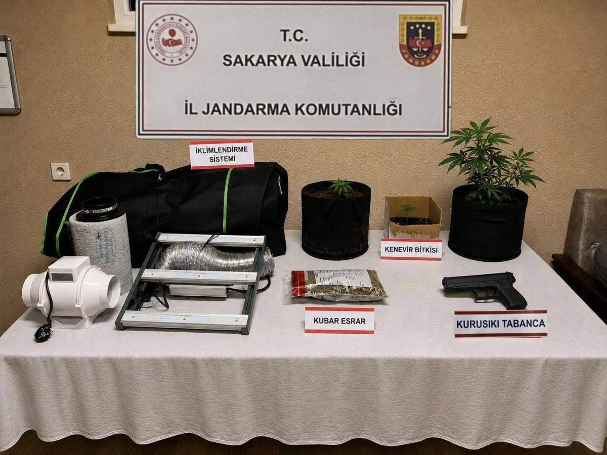 Sakarya'da uyuşturucu operasyonunda 2 zanlı tutuklandı