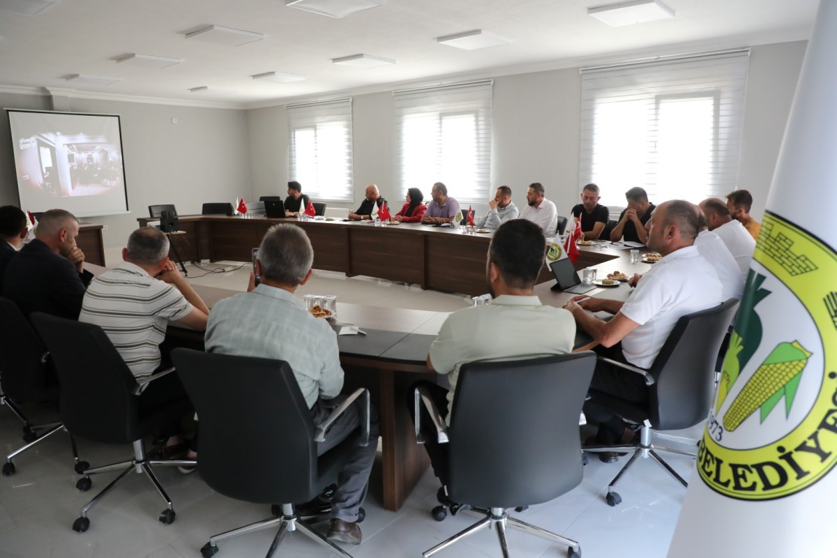 Başkan Ata, Siyasi Parti İlçe Başkanlarıyla Akom Toplantı Salonu’nda Buluştu