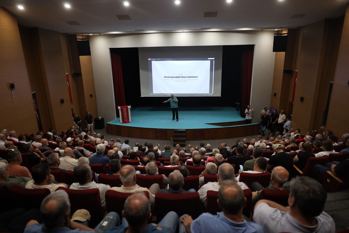Sakarya'da kimlik kartı sahibi olacak şoförler öfke, stres yönetimi, empati eğitimi alıyor