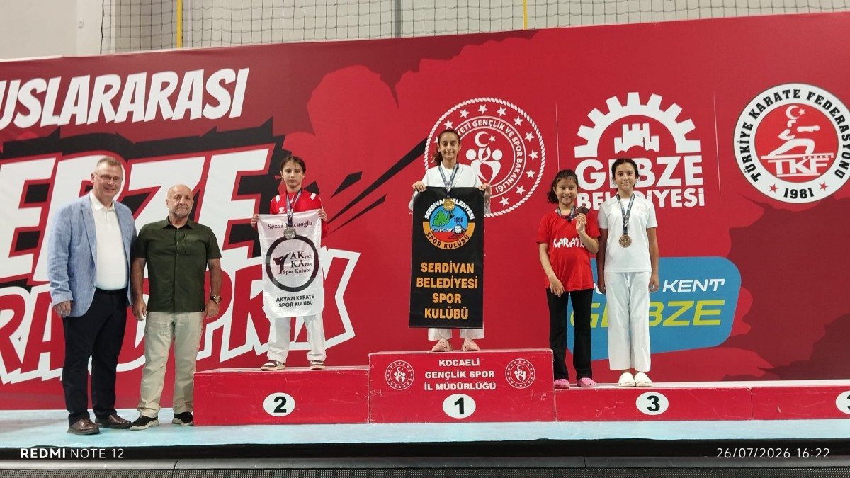 Serdivan Belediyesi Spor Kulübü Karate Takımı'ndan Gebze'de Büyük Başarı