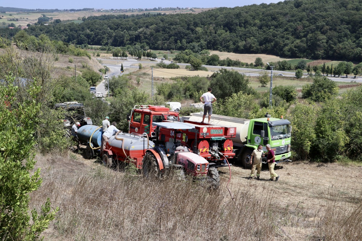 Sakarya'da makilik alanda çıkan yangın söndürüldü