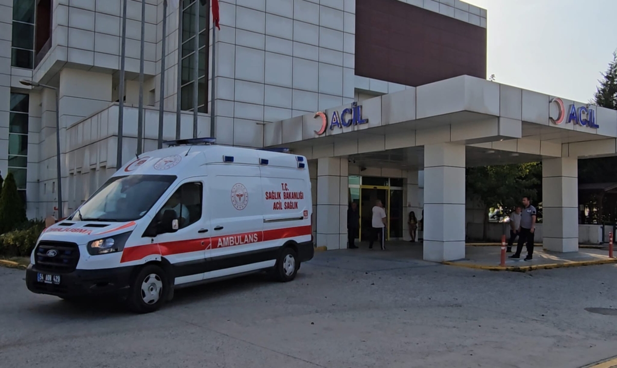Sakarya'da havuzda boğulma tehlikesi geçiren 4 yaşındaki çocuk hastaneye kaldırıldı