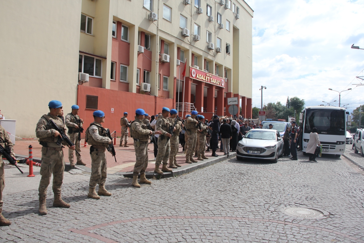 Kocaeli'de ″tefecilik″ ve ″özel belgede sahtecilik″ operasyonunda 11 zanlı adliyede