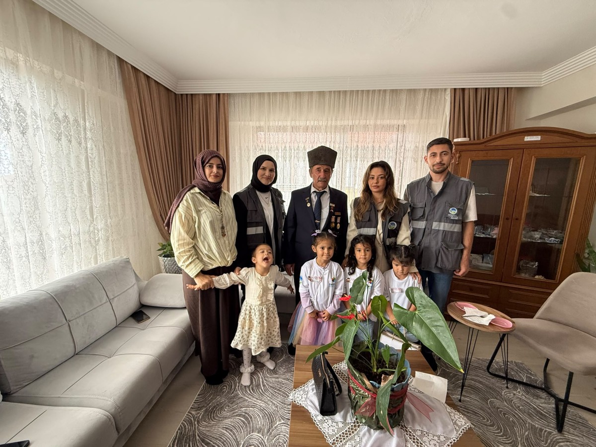 Karasulu SGM’li miniklerden gazilere anlamlı ziyaret
