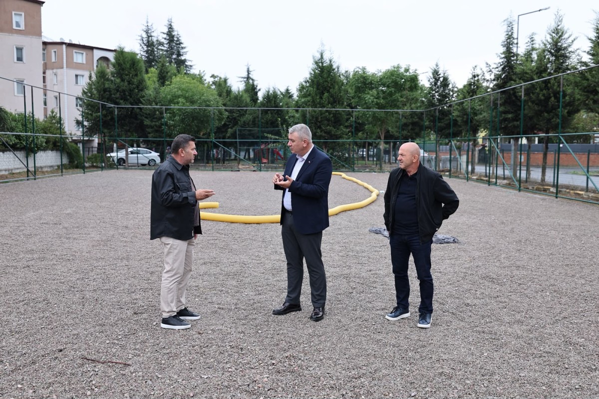 Serdivan’da Spor Yatırımı: 9 Yeni Sentetik Semt Futbol Sahası Geliyor