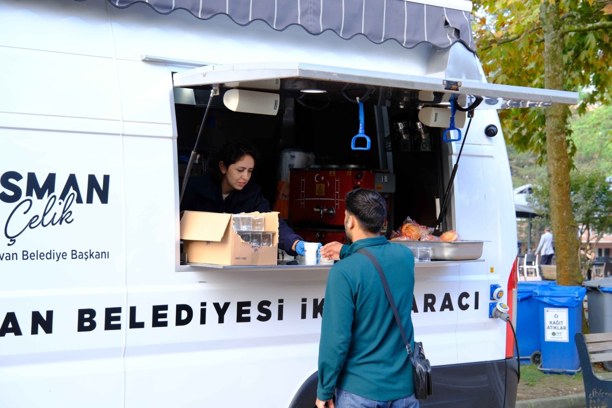 Serdivan’da Üniversitelilere Sıcak Çorba İkramı