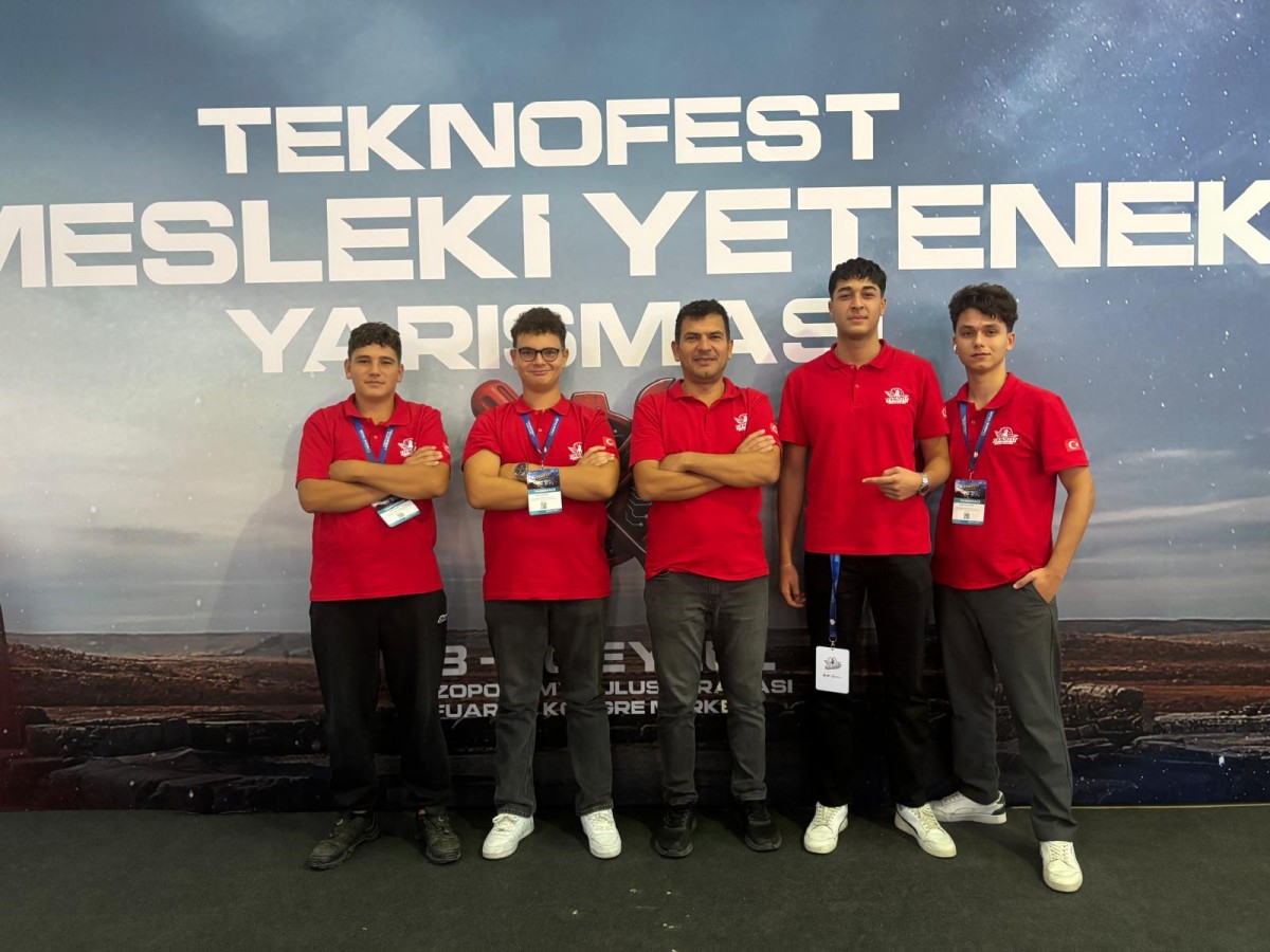 Sakaryalı lise öğrencileri TEKNOFEST 2026'da birinci oldu