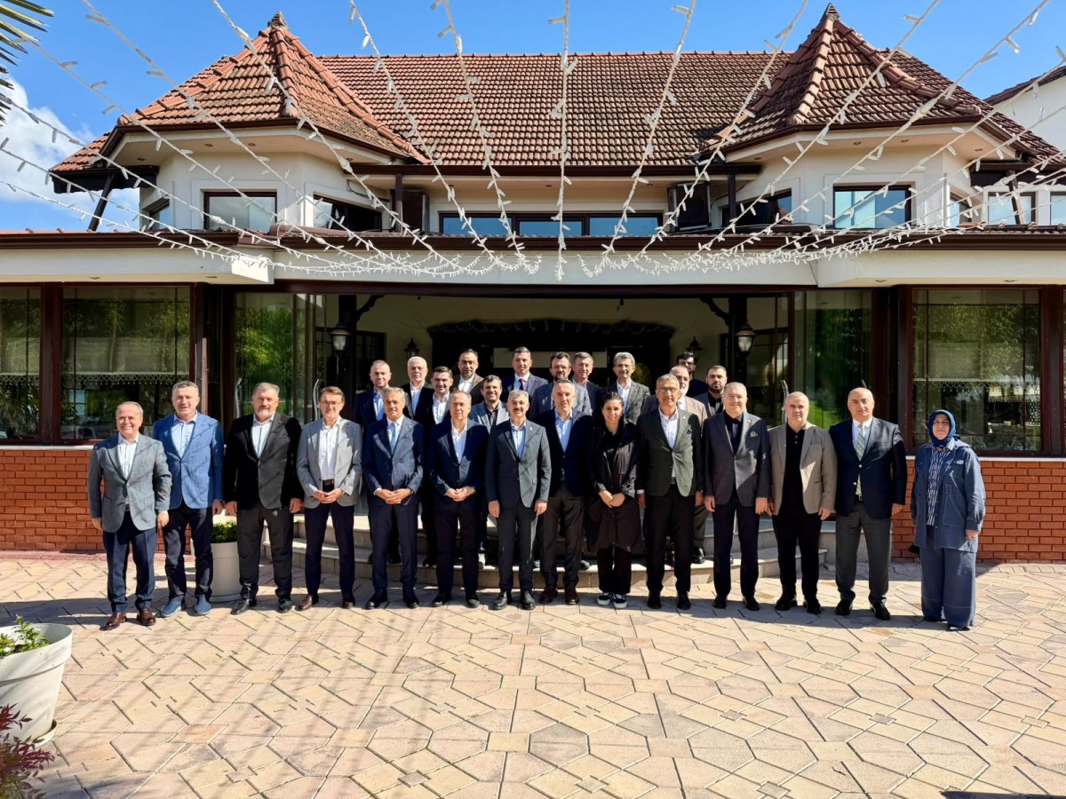 AK Parti Sakarya’da İstişare ve Değerlendirme Toplantısı Gerçekleştirildi