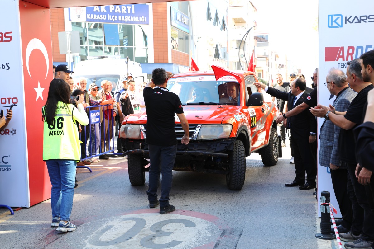 Türkiye Offroad Şampiyonası'nın final ayağı Sakarya'da seremonik startla başladı