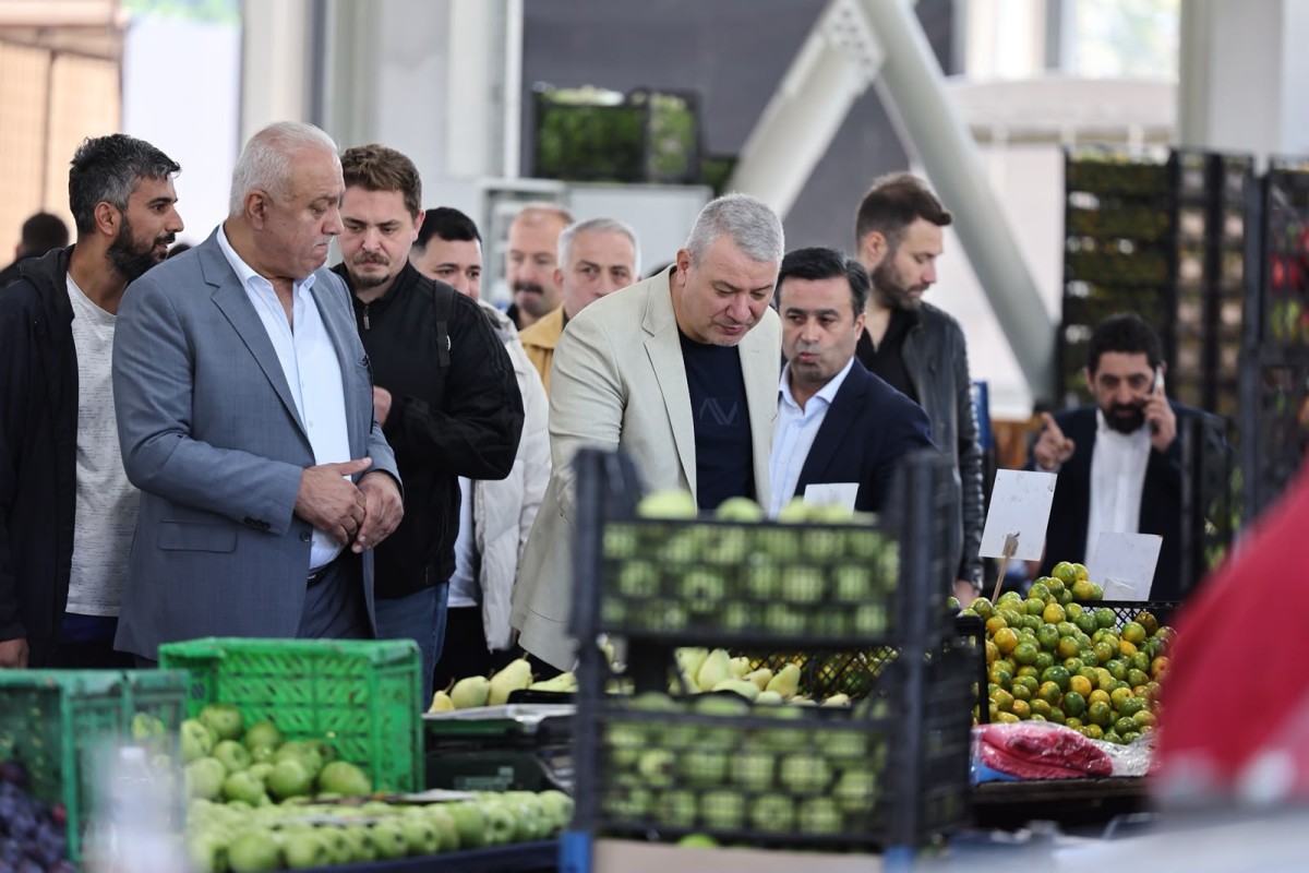 Osman Çelik, Pazarcı Esnafının Davetini Kırmadı, Kahvaltı Sofrasına Konuk Oldu