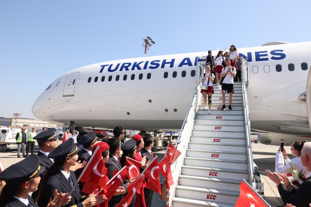A Milli Kadın Voleybol Takımı için karşılama töreni düzenlendi