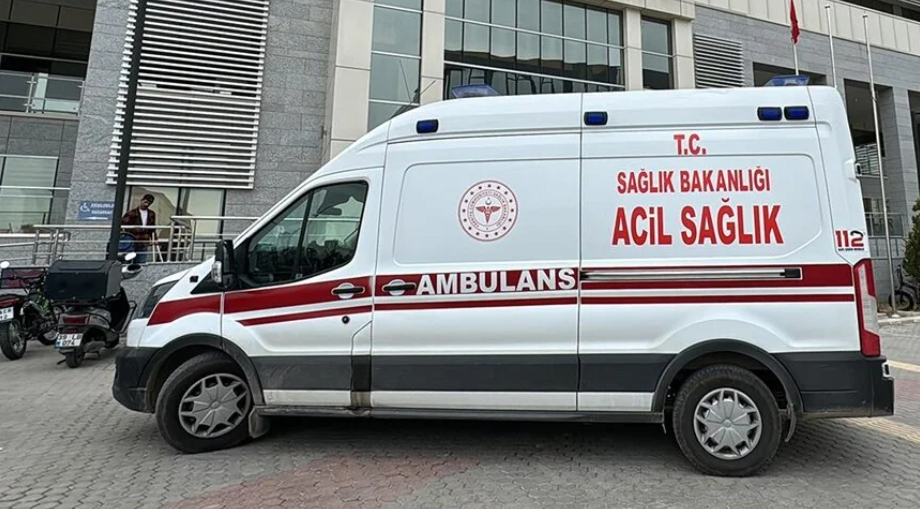 Sakarya'da tankerle çarpışan otomobilin sürücüsü öldü, 2 kişi yaralandı